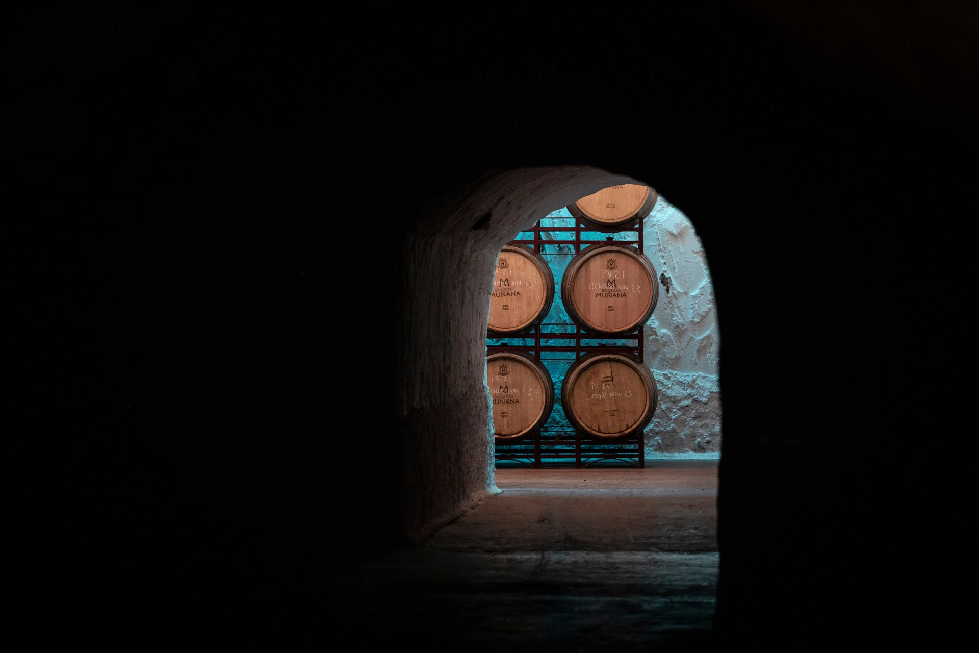 Interior de las cuevas naturales de Bodegas Muñana Granada